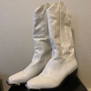 SOLD: WHITE COWBOY BOOTS